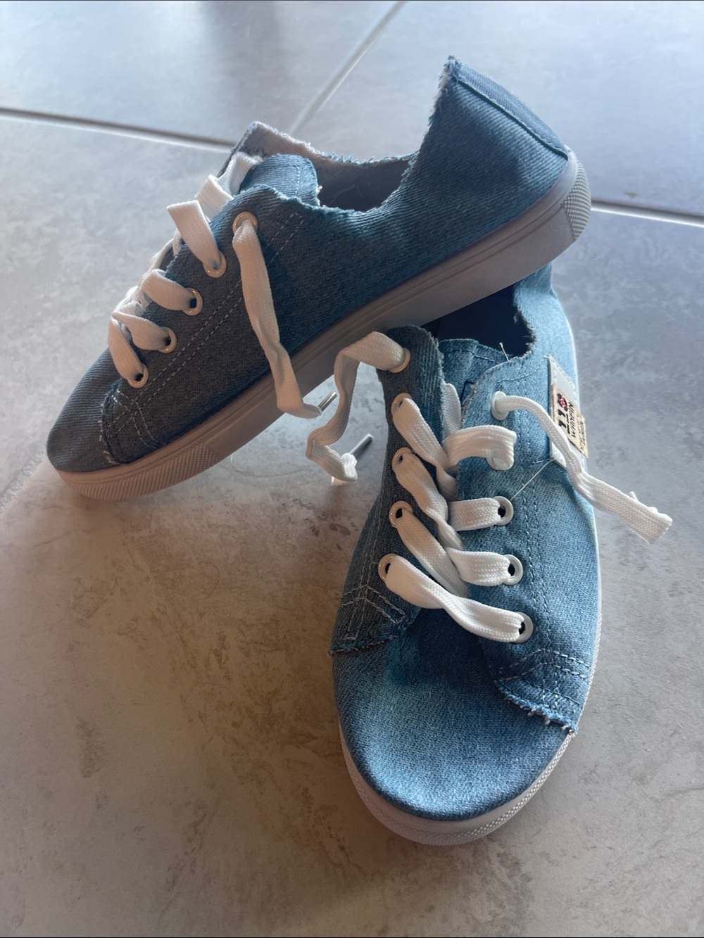 Woman’s/ kids Casual Canvas Sneakers in Denim Light Blue with White Laces